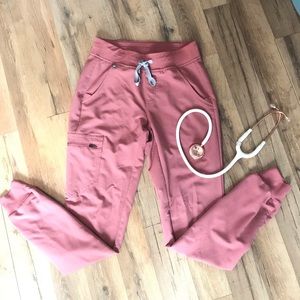 Figs jogger scrub bottoms in mauve 😍 XS/Tall